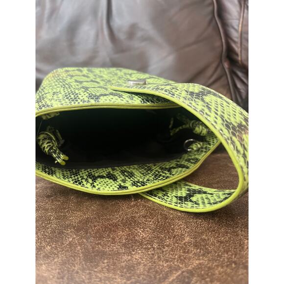 Green & Black snakeskin bucket bag with drawstring top. - Picture 3 of 4